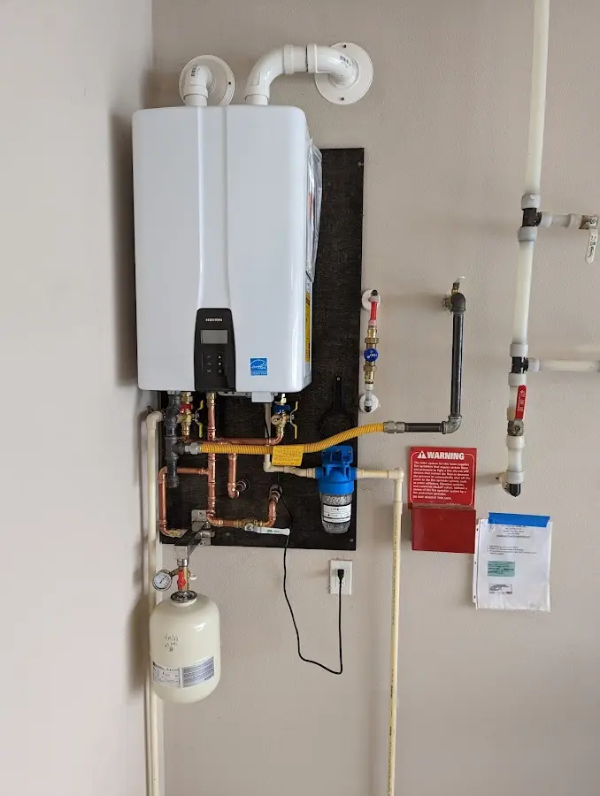 Professional plumber installing copper piping in a Brandermill home